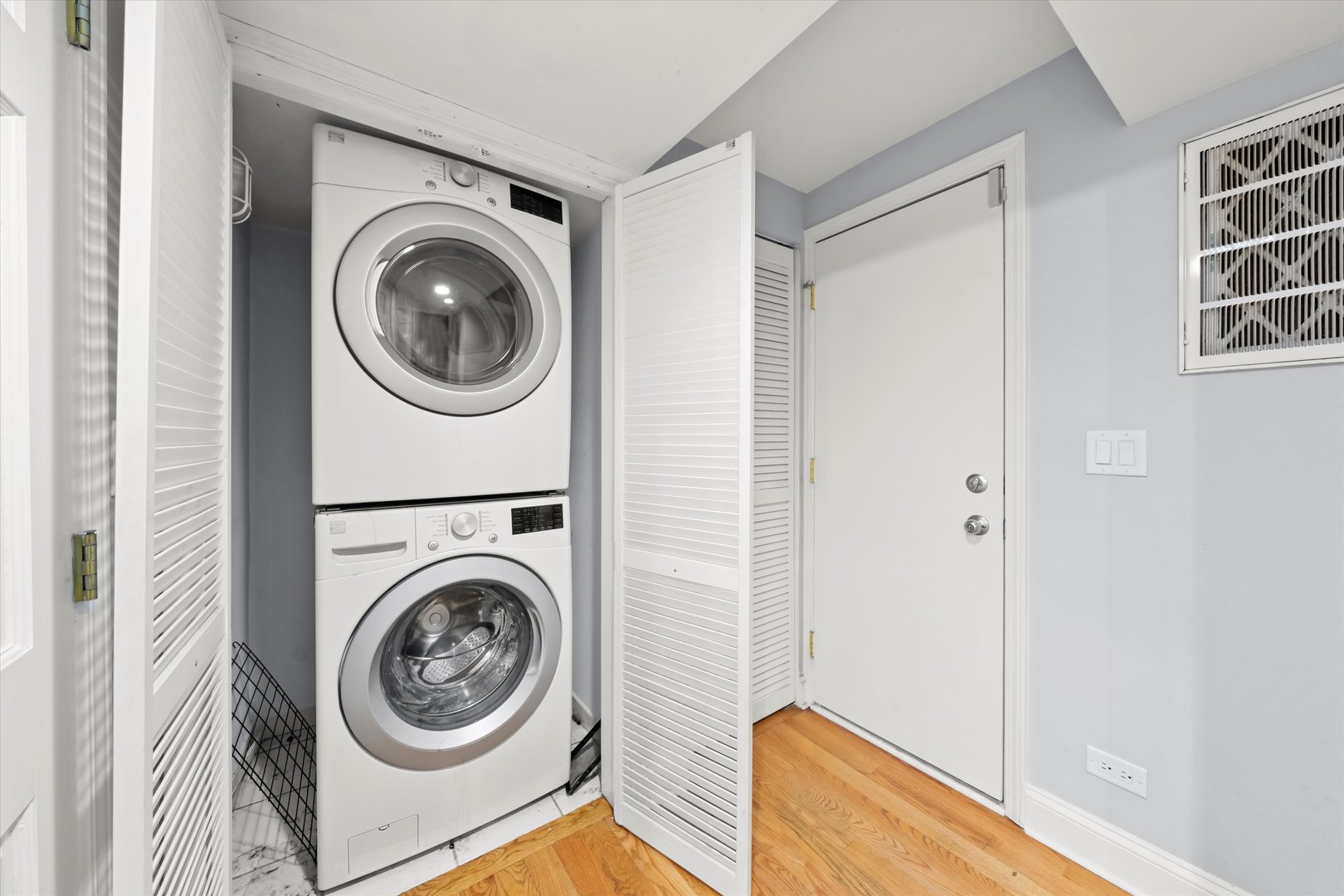 3331 W Schubert Avenue Unit: 1