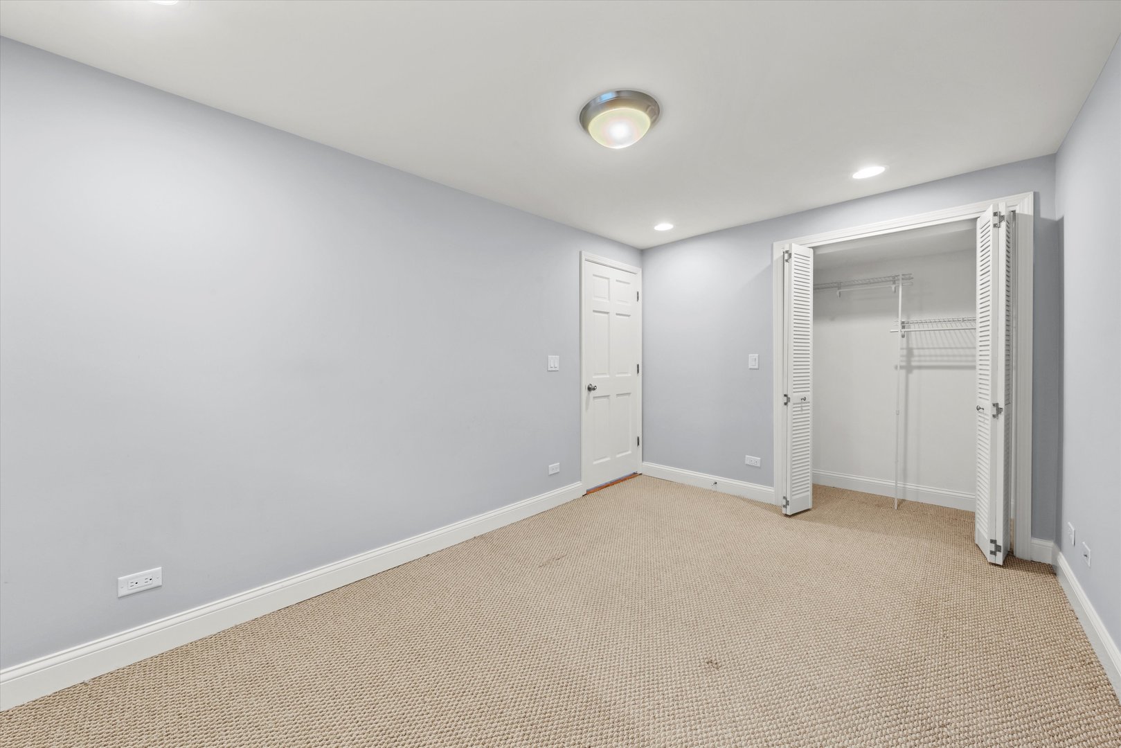 3331 W Schubert Avenue Unit: 1