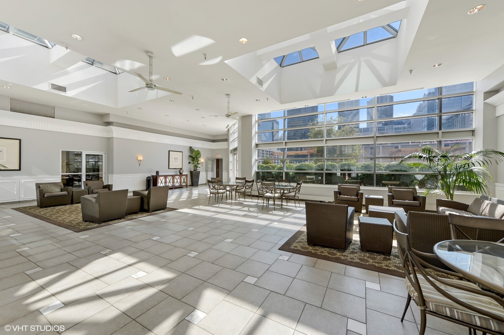 545 N Dearborn Street Unit: W3505