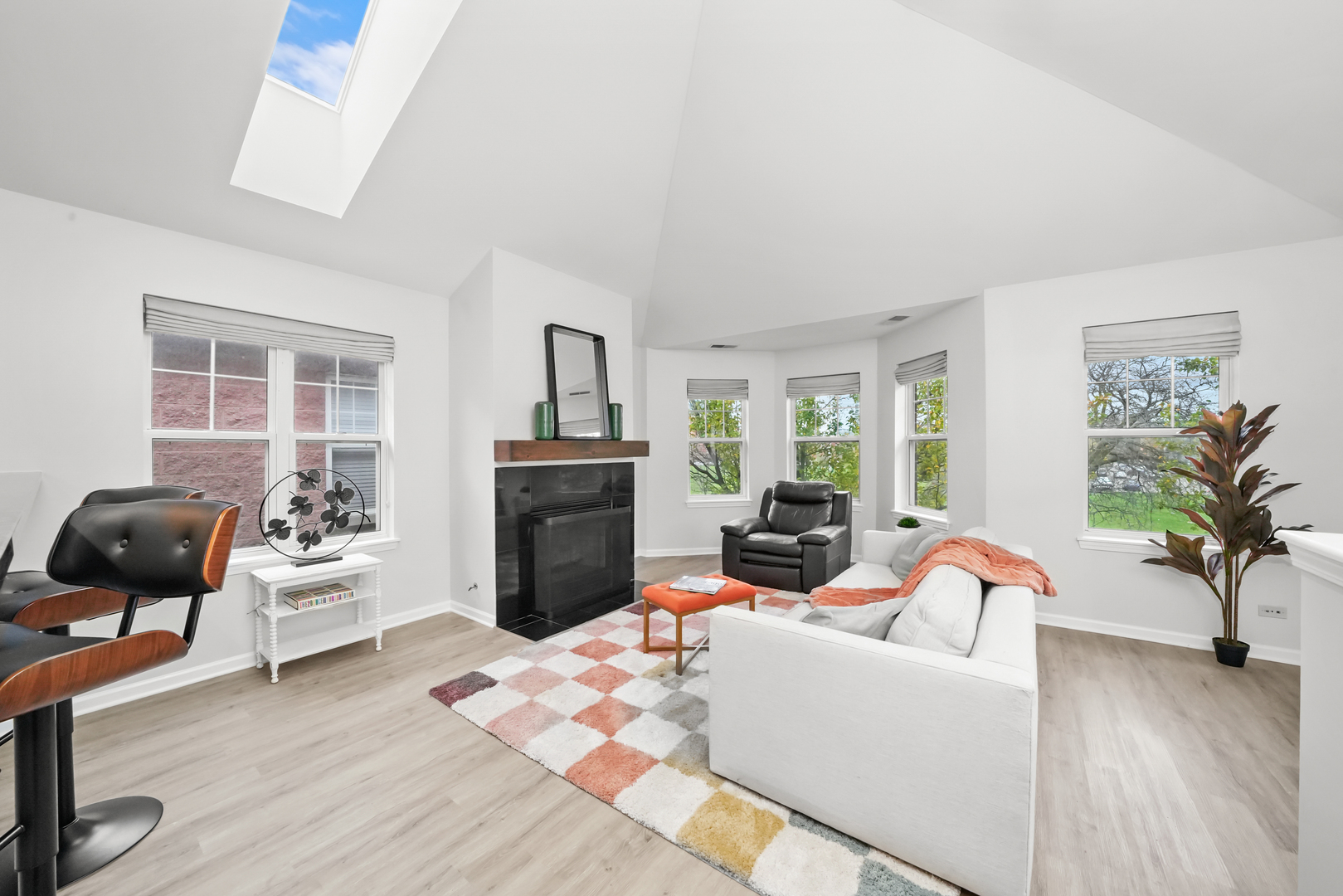 669 W Division Street Unit: C
