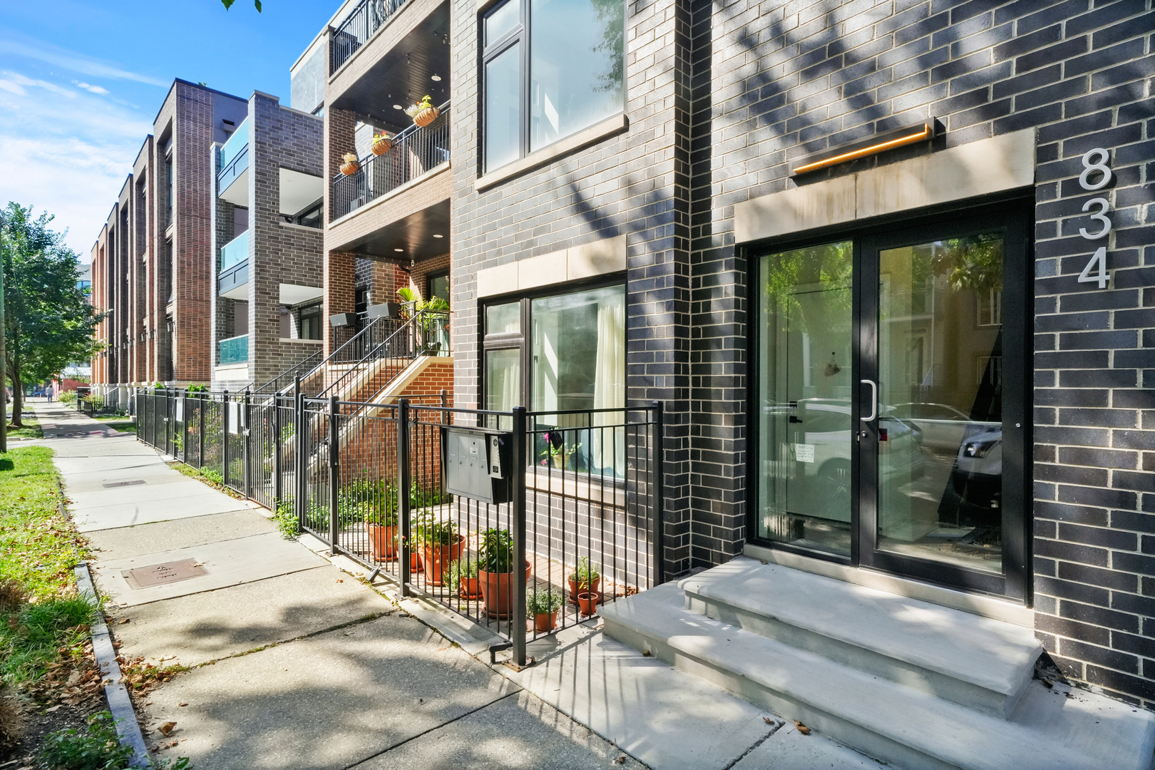 834 N Marshfield Avenue Unit: 2
