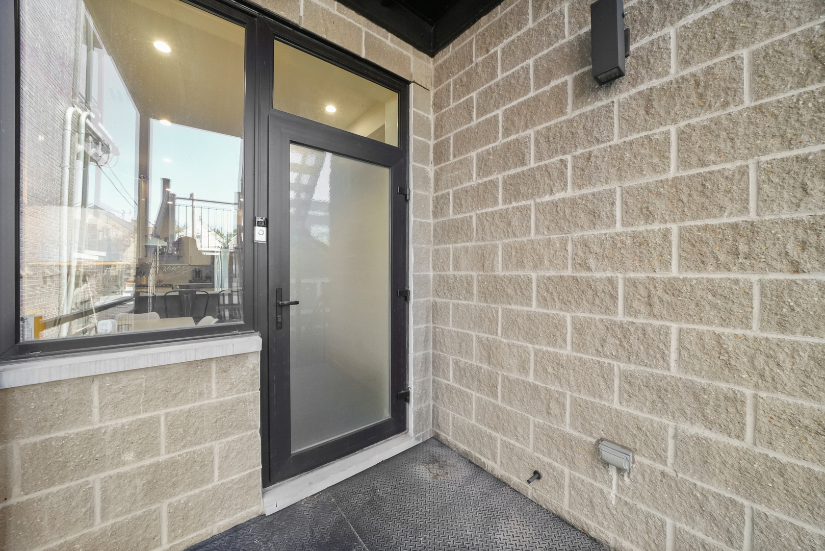 834 N Marshfield Avenue Unit: 2