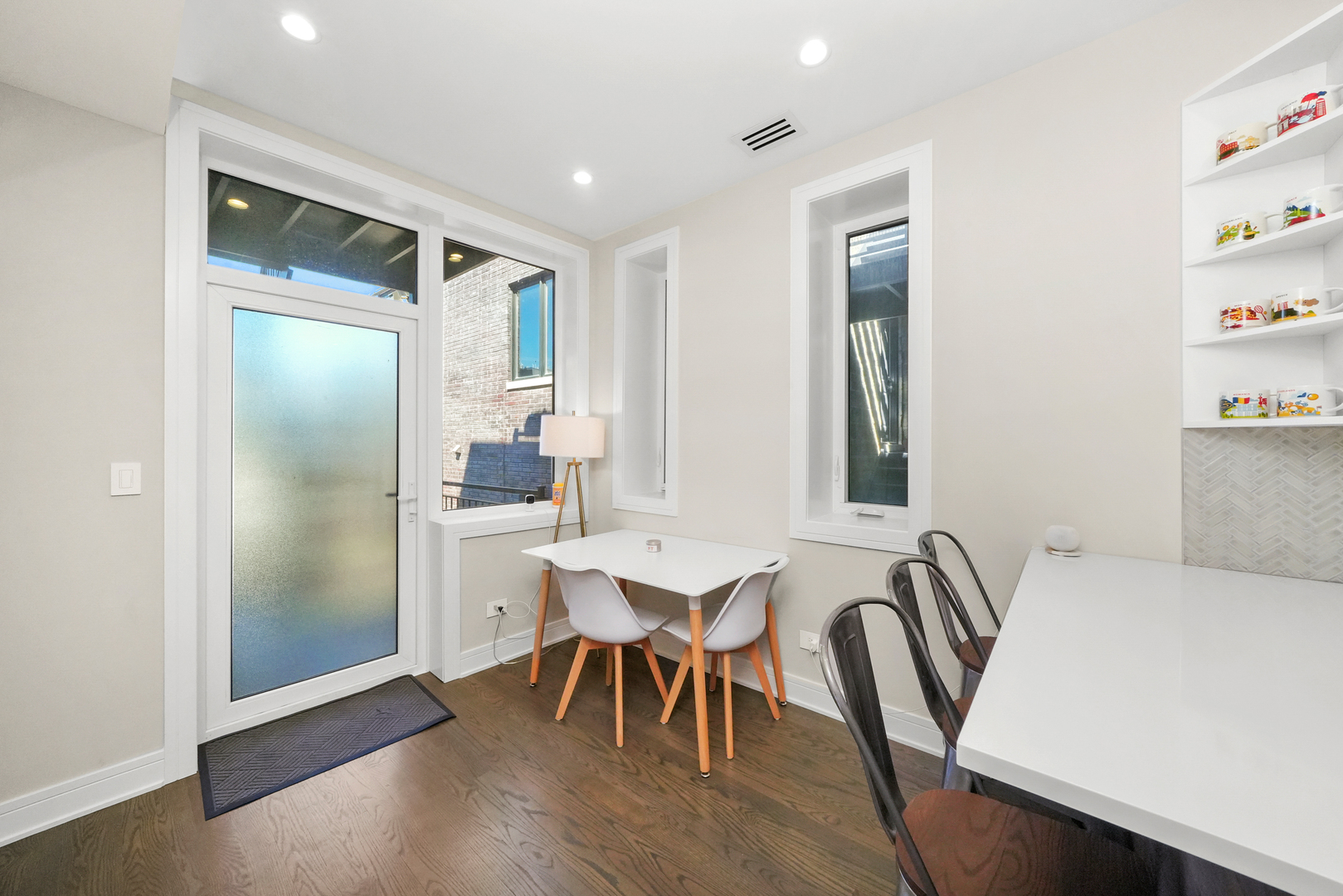 834 N Marshfield Avenue Unit: 2