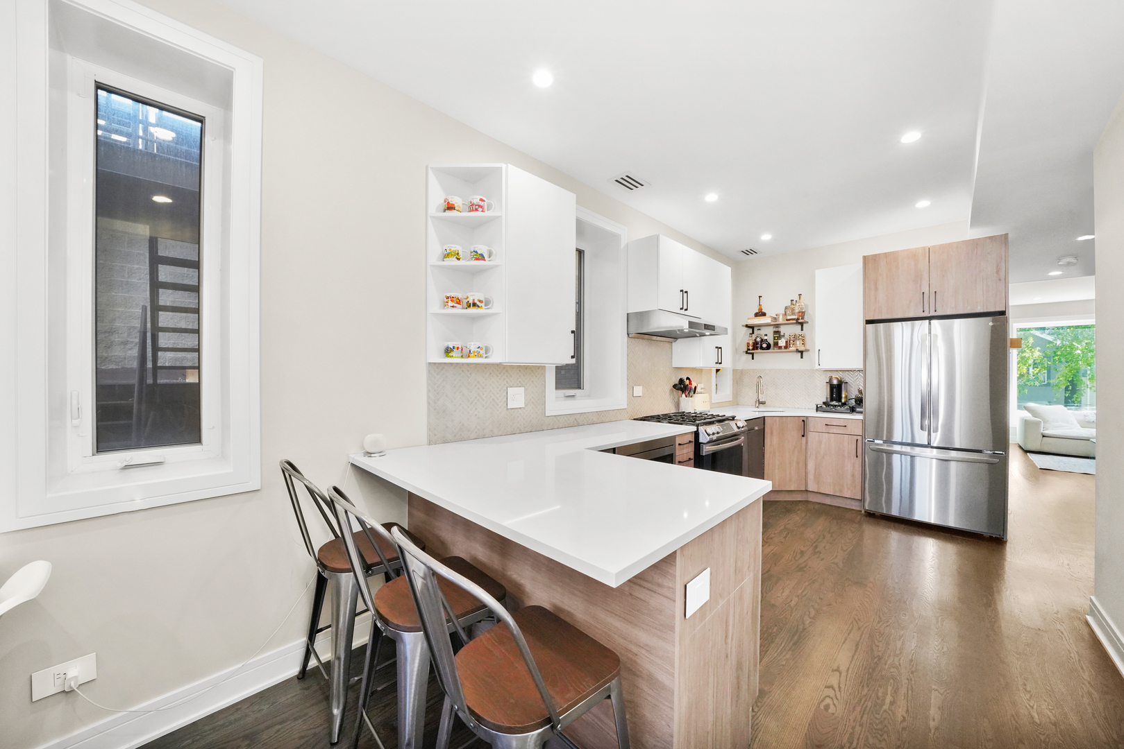 834 N Marshfield Avenue Unit: 2