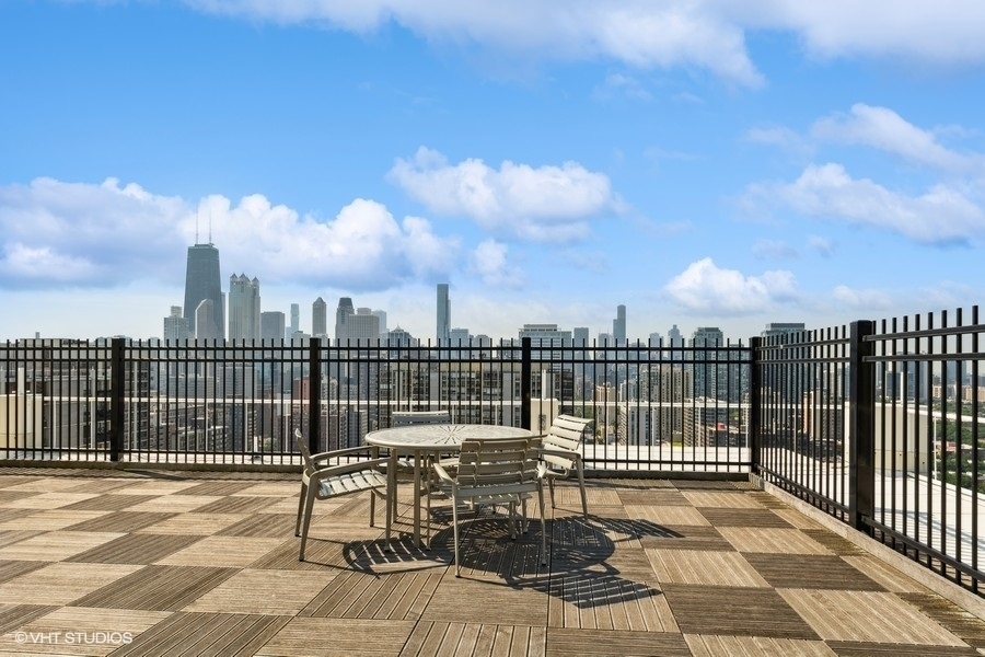 1460 N Sandburg Terrace Unit: 1103A