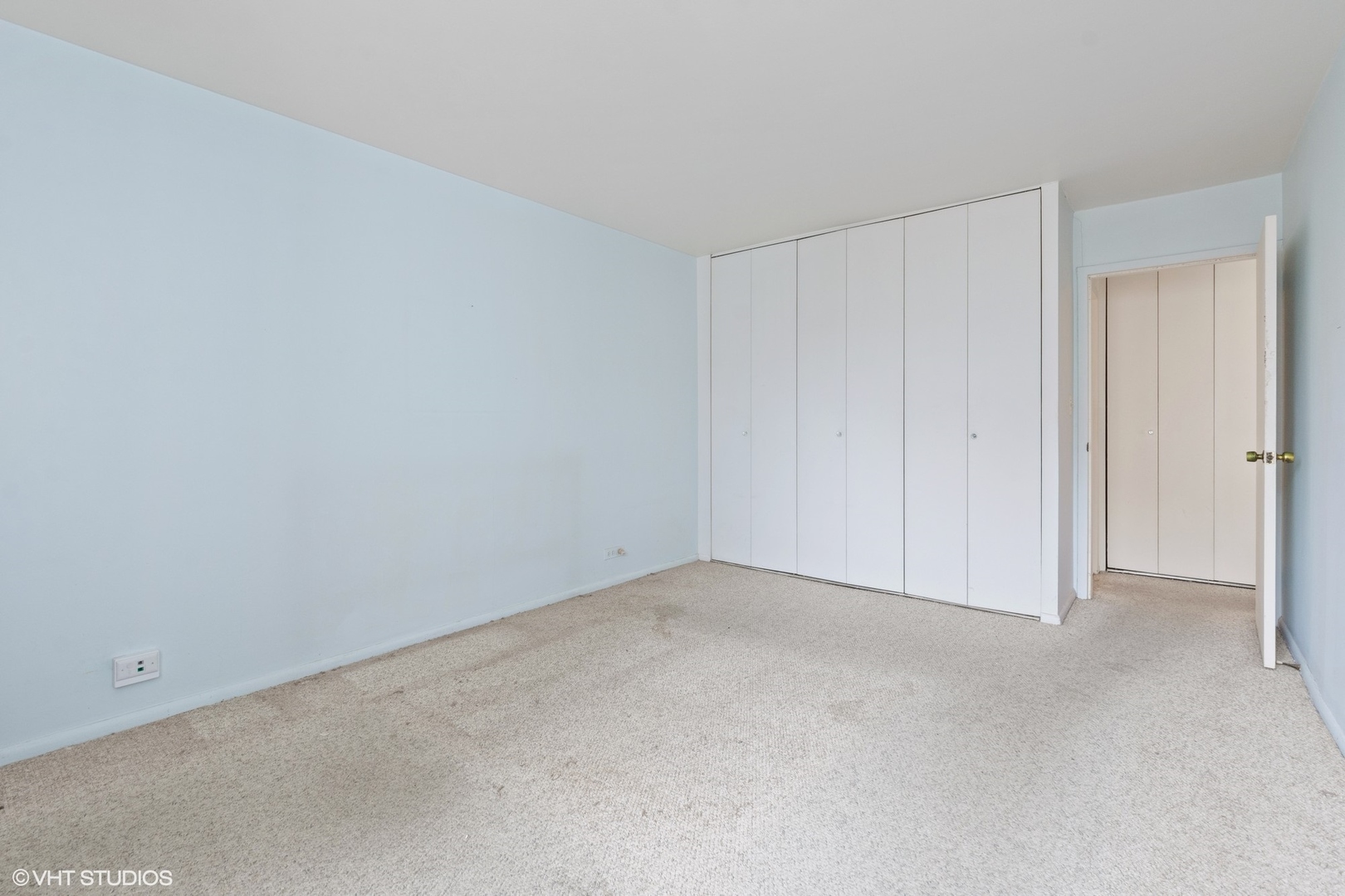 1460 N Sandburg Terrace Unit: 1103A