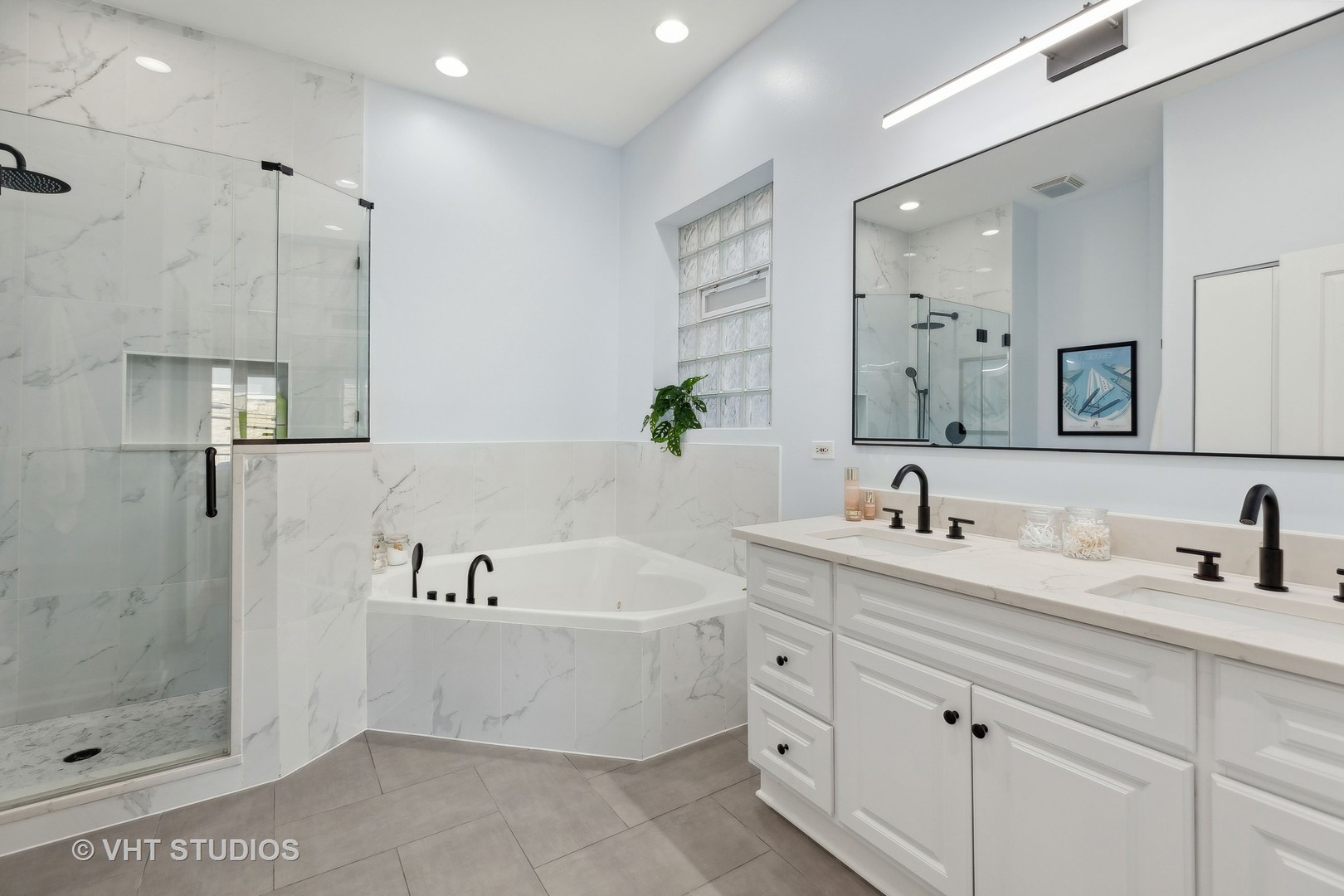 1702 W NORTH Avenue Unit: B2