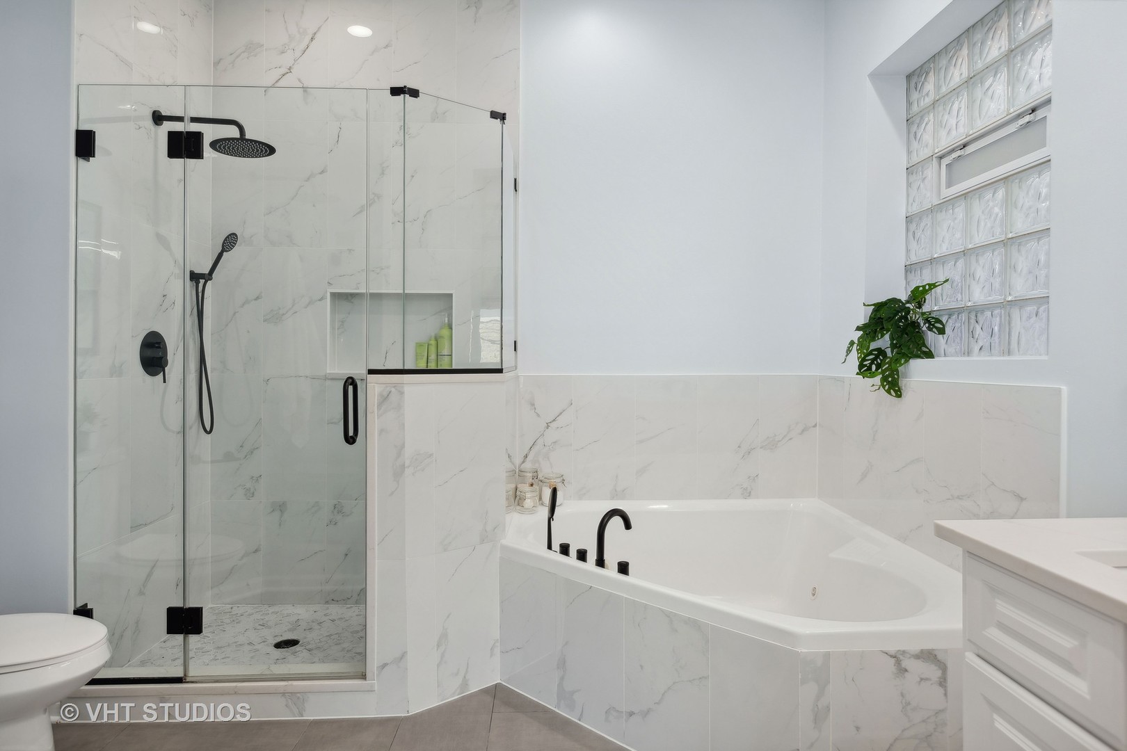 1702 W NORTH Avenue Unit: B2