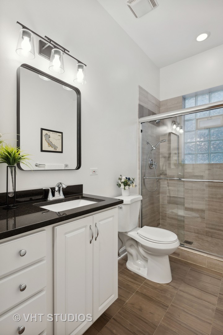 1702 W NORTH Avenue Unit: B2