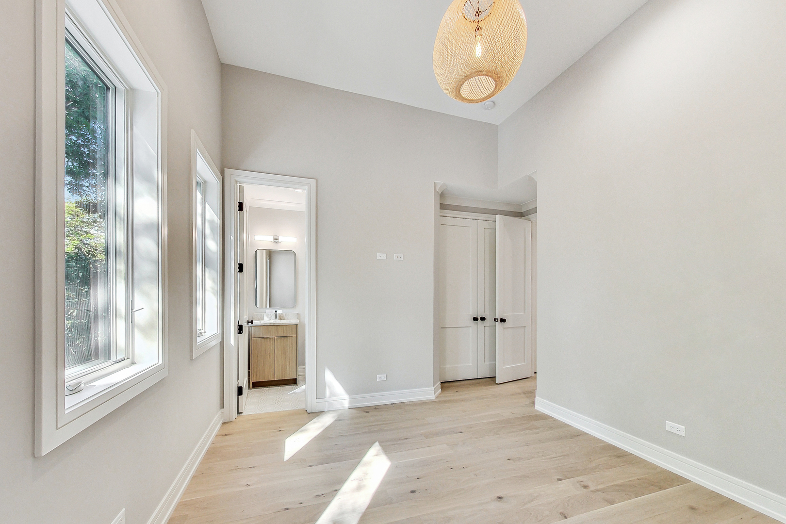 1738 W SUPERIOR Street