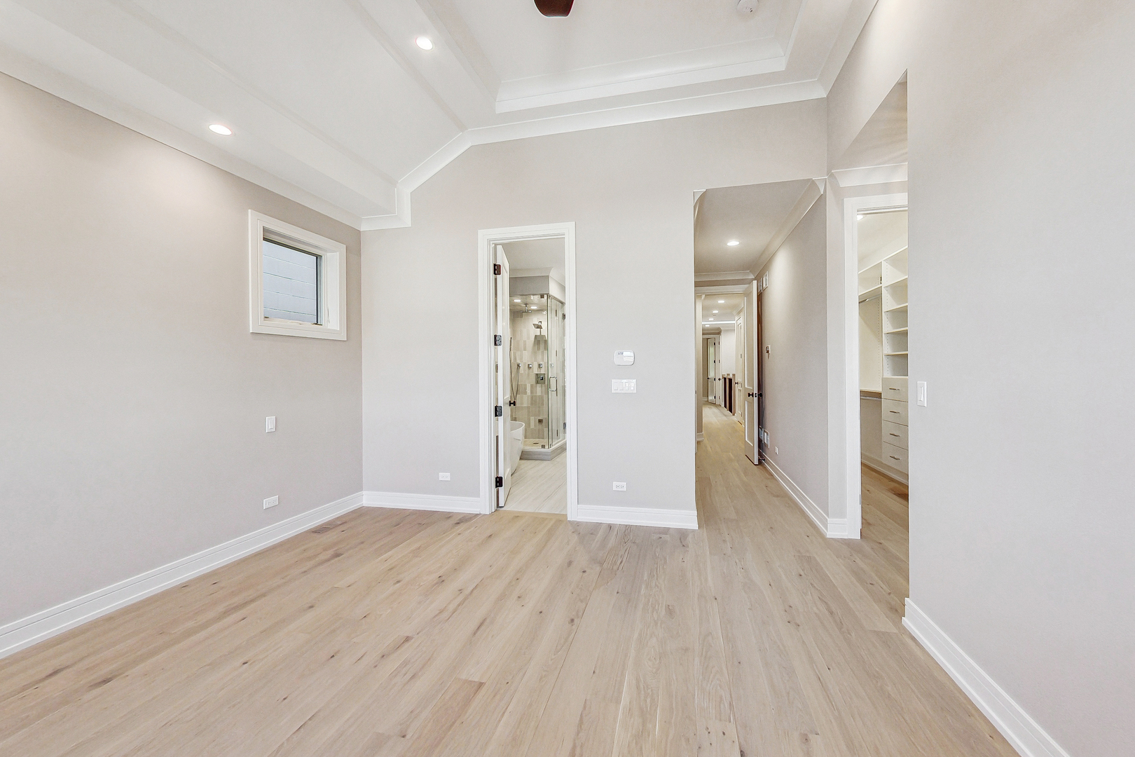 1738 W SUPERIOR Street