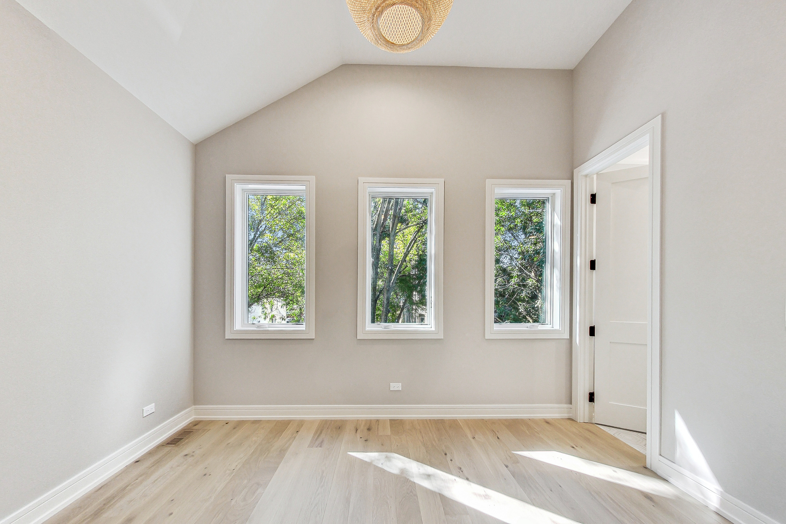 1738 W SUPERIOR Street