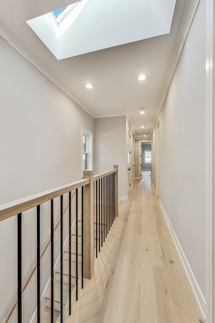 1738 W SUPERIOR Street