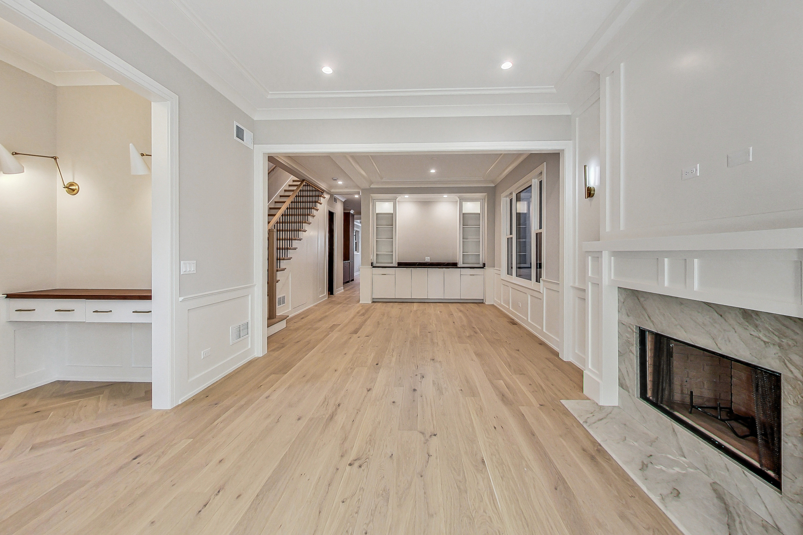 1738 W SUPERIOR Street