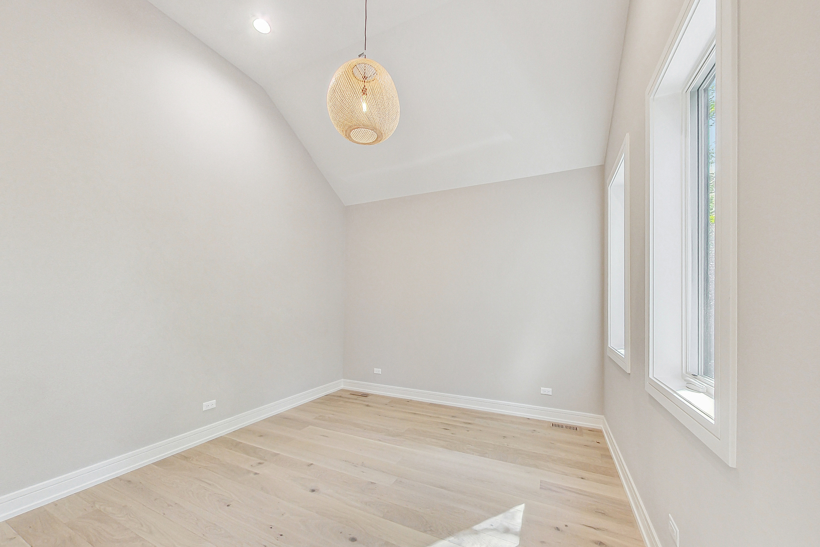 1738 W SUPERIOR Street