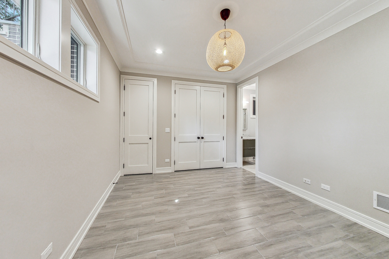 1738 W SUPERIOR Street