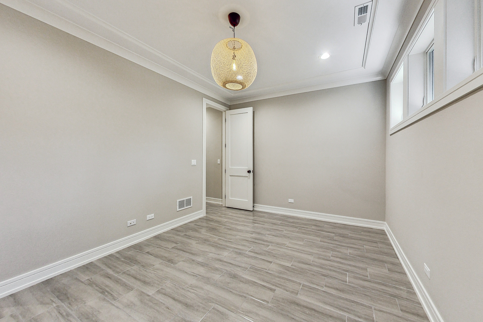 1738 W SUPERIOR Street