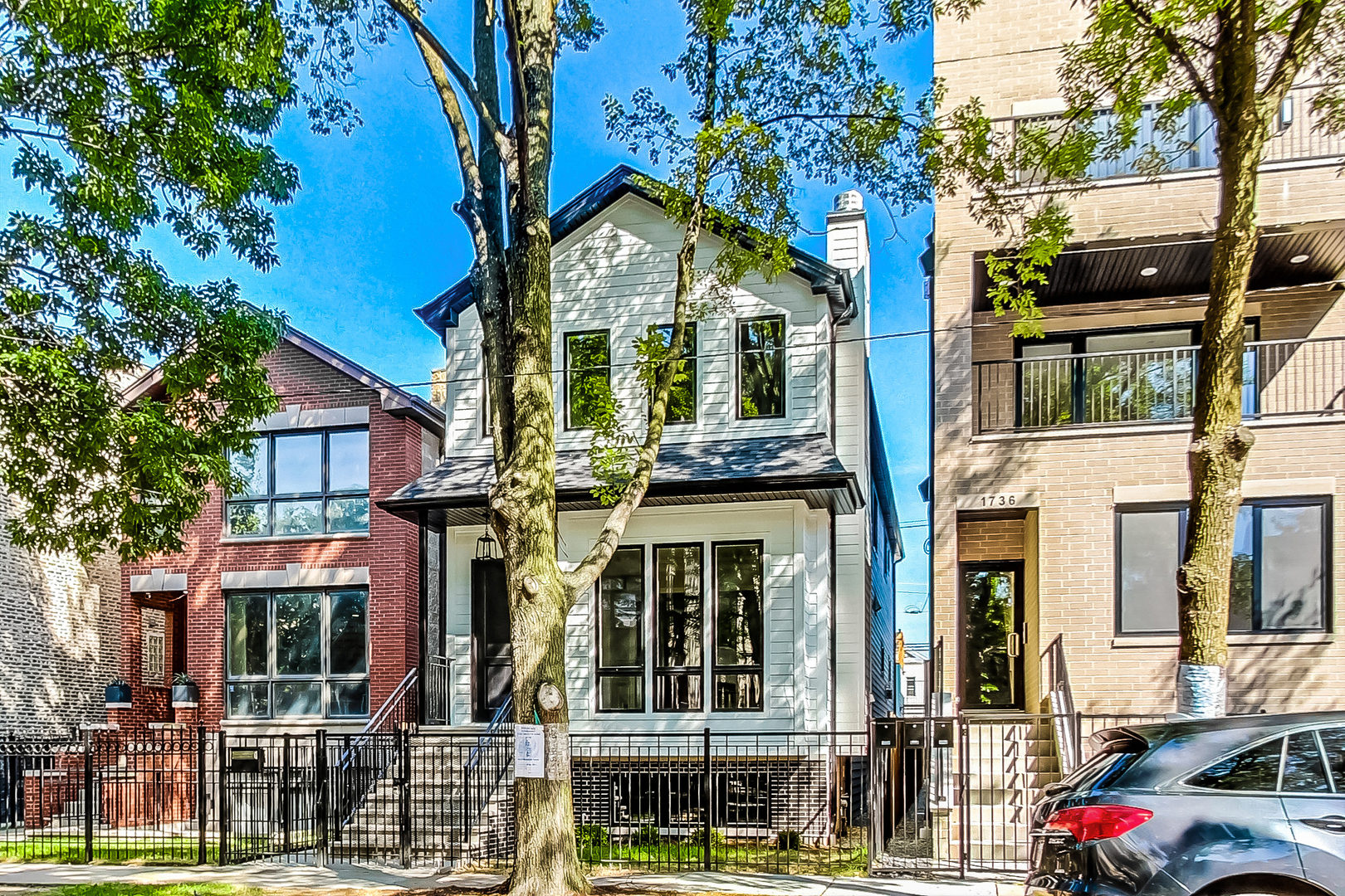 1738 W SUPERIOR Street