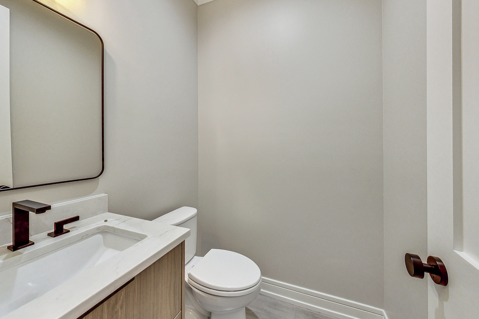 1738 W SUPERIOR Street