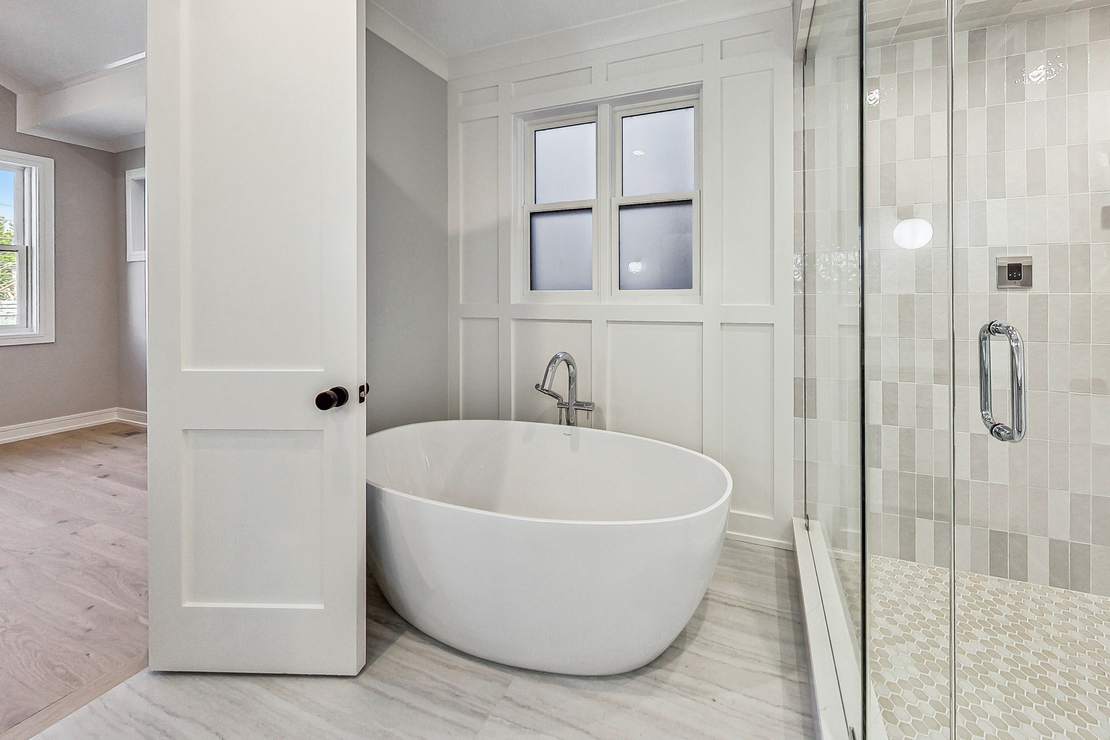 1738 W SUPERIOR Street