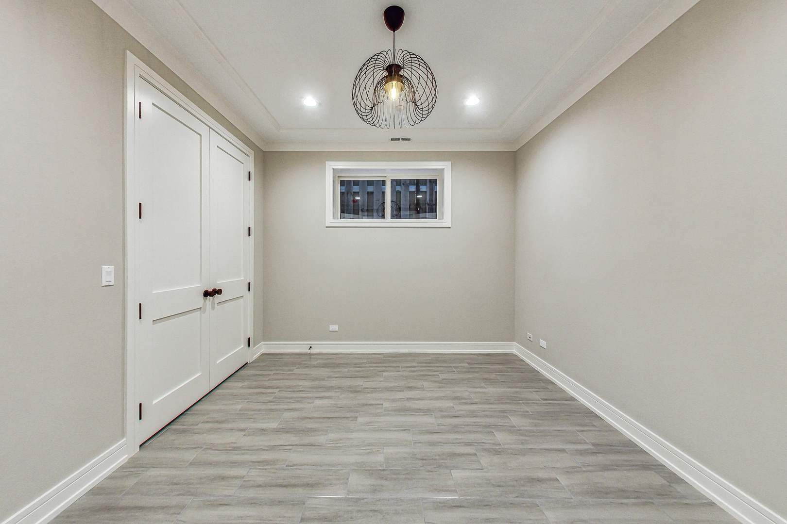 1738 W SUPERIOR Street