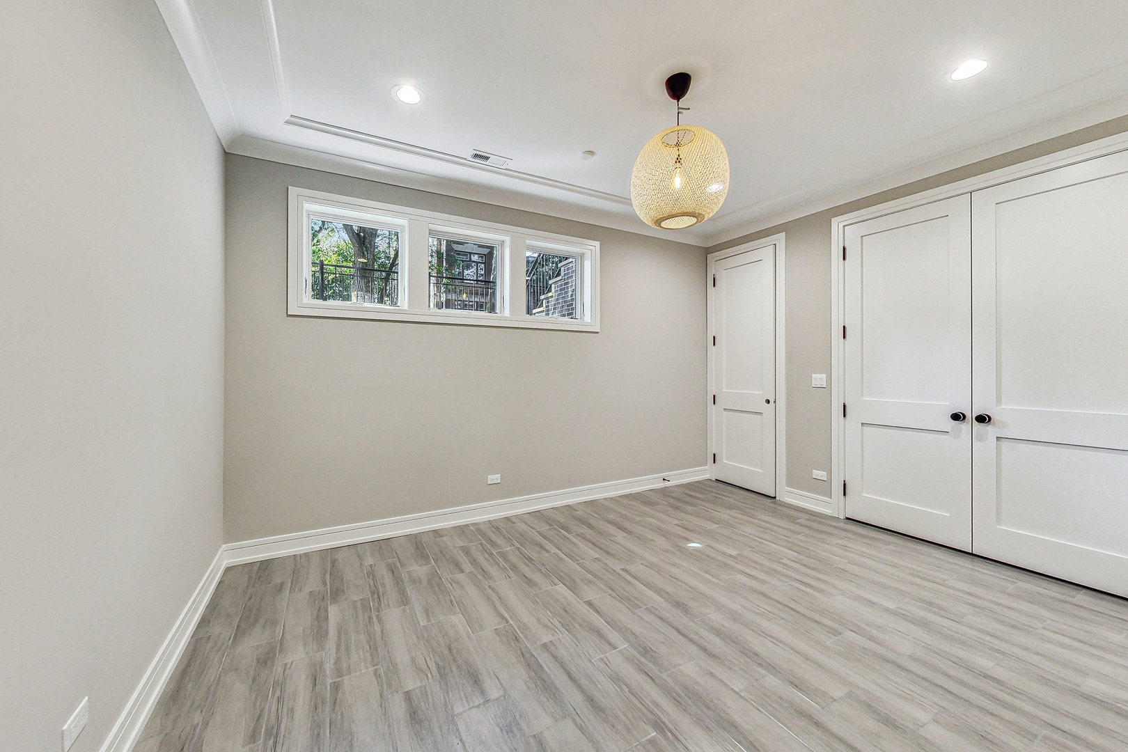 1738 W SUPERIOR Street