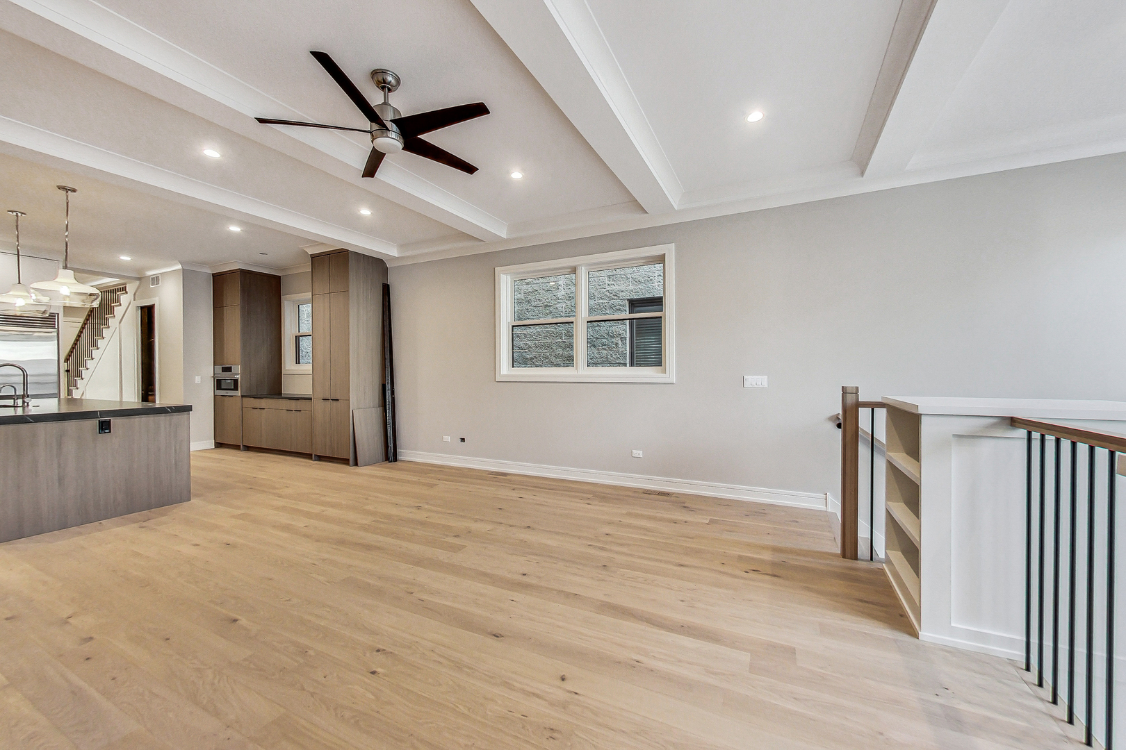 1738 W SUPERIOR Street