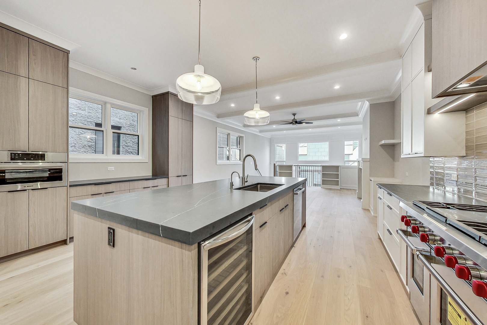 1738 W SUPERIOR Street