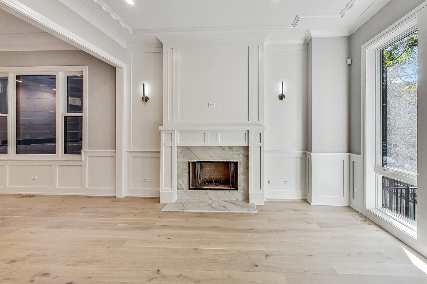 1738 W SUPERIOR Street