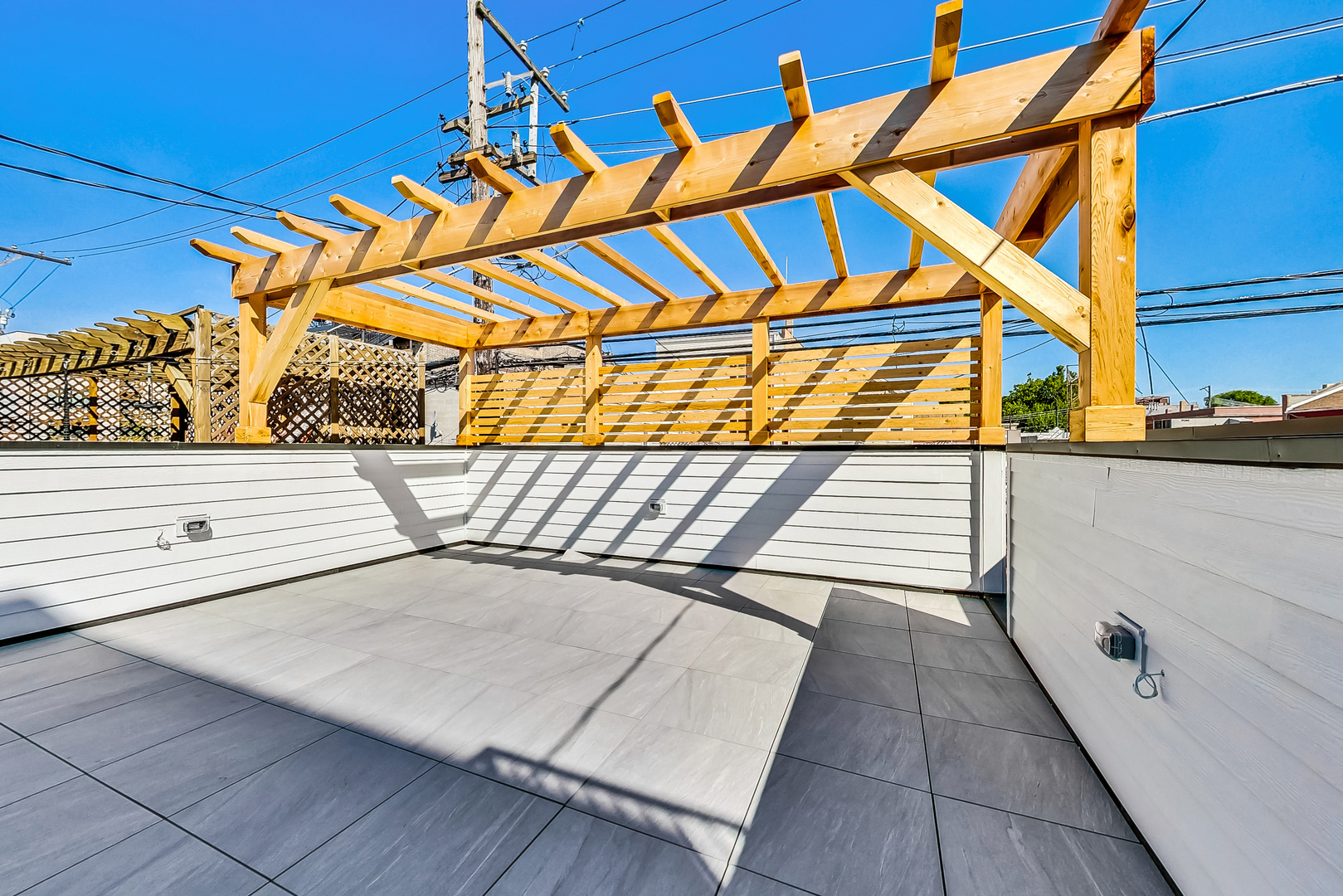 1738 W SUPERIOR Street