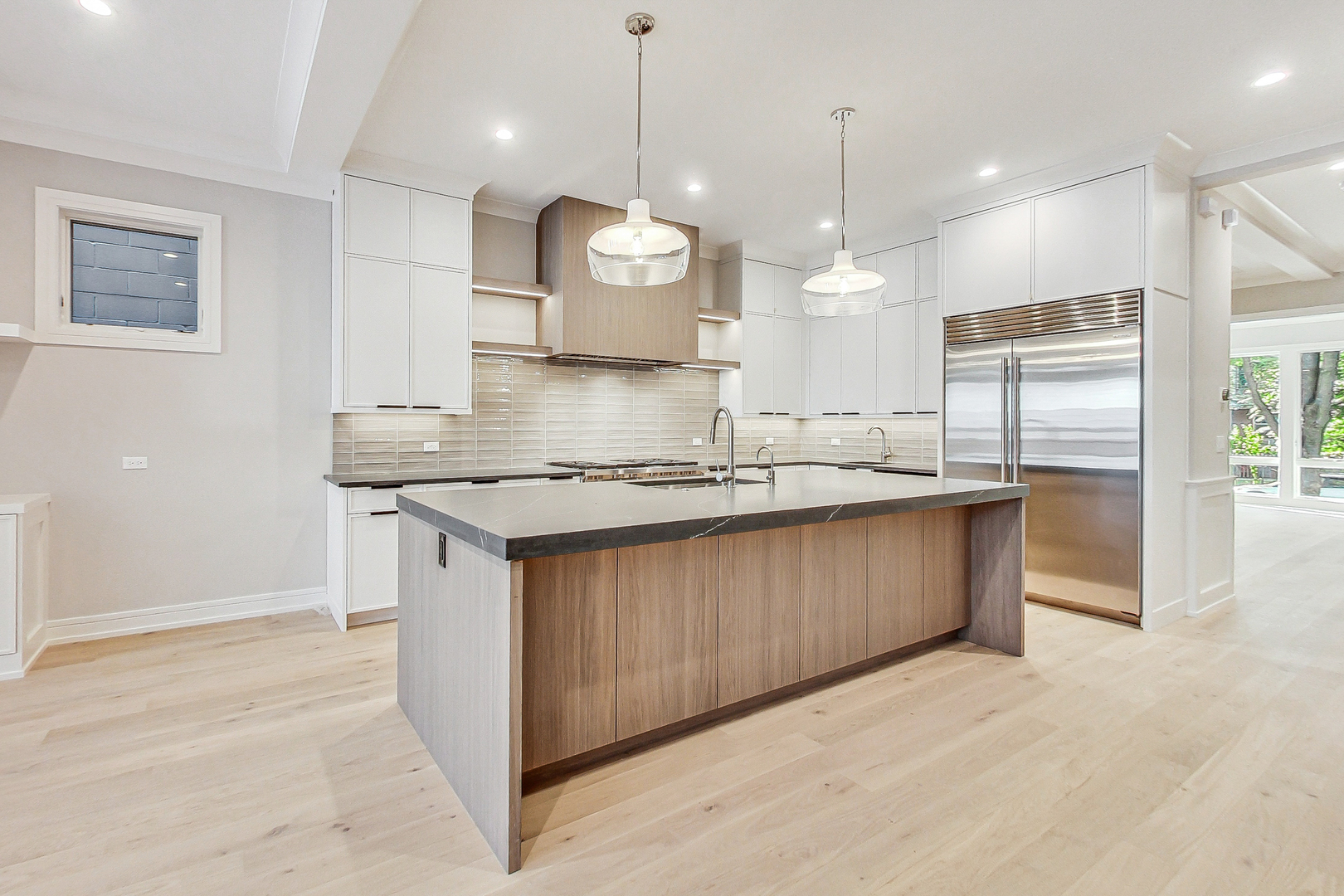 1738 W SUPERIOR Street