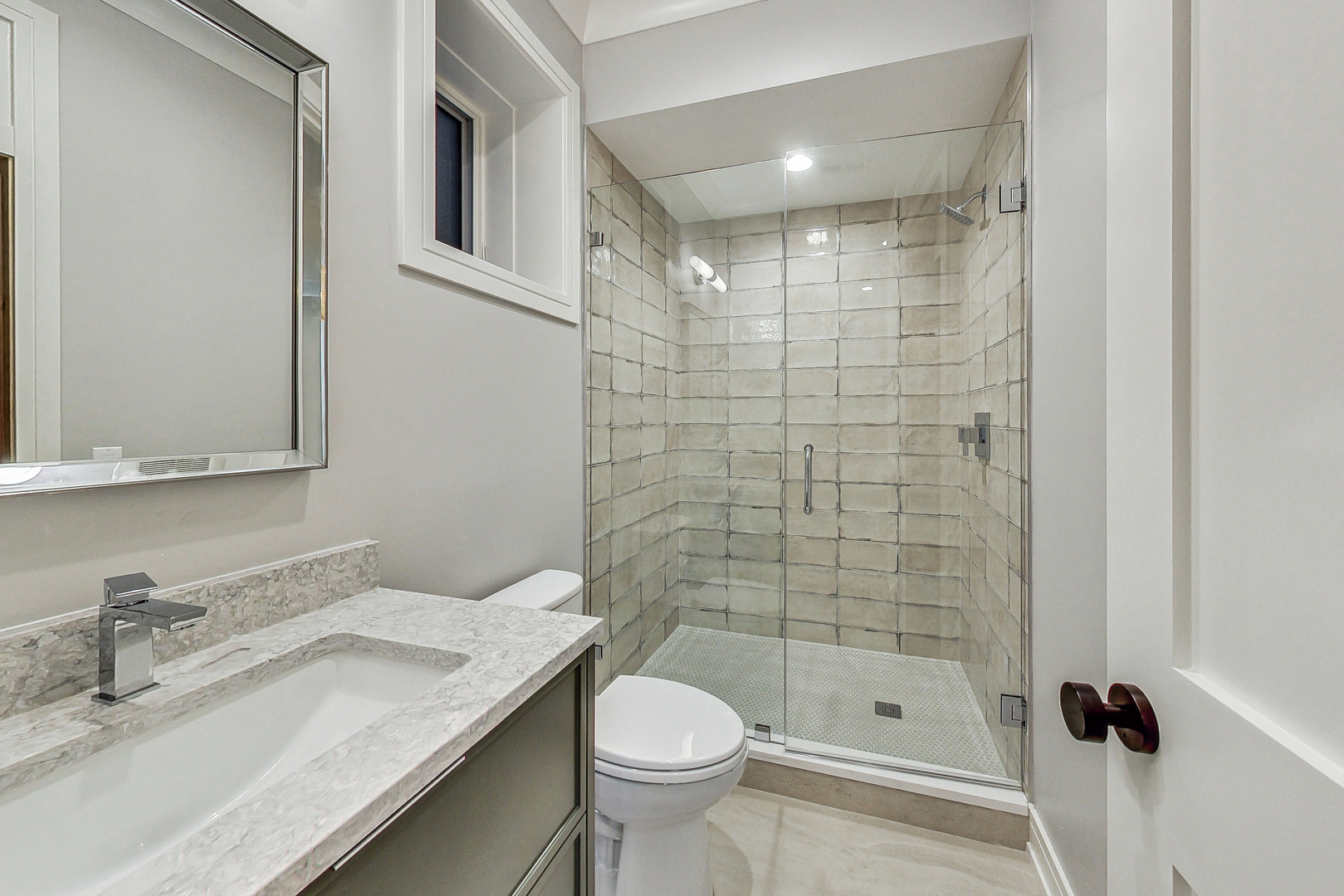 1738 W SUPERIOR Street