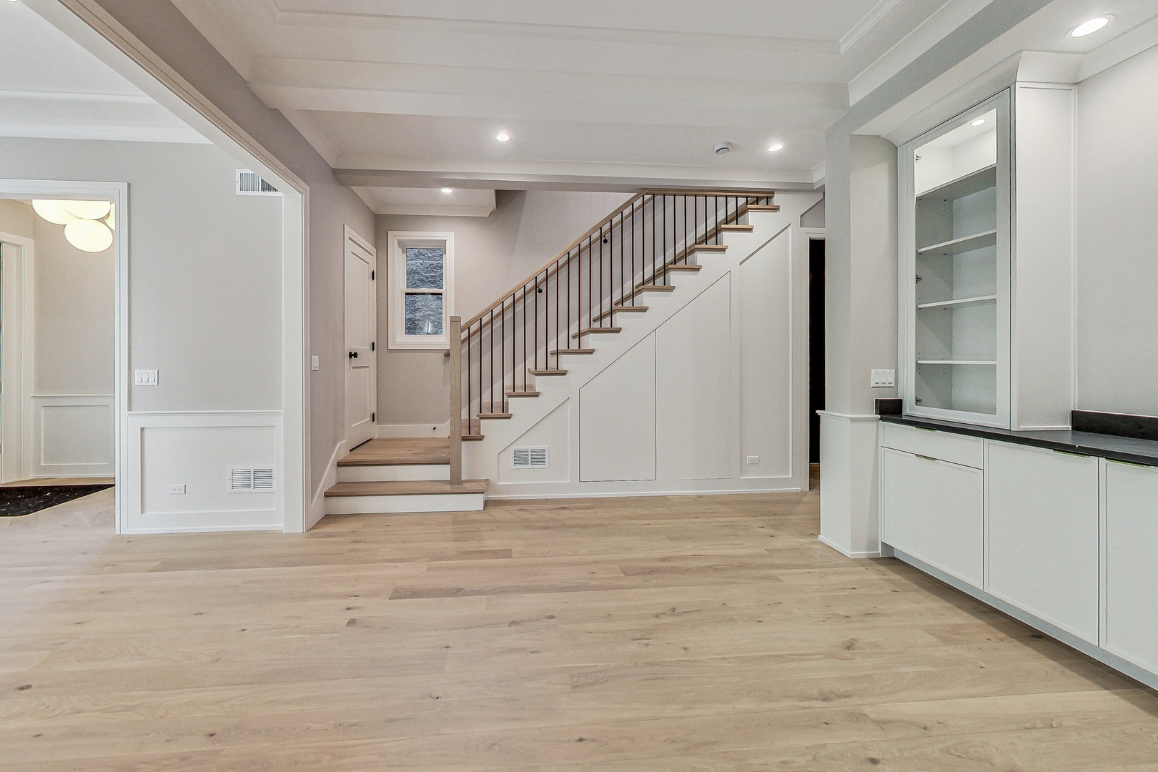 1738 W SUPERIOR Street