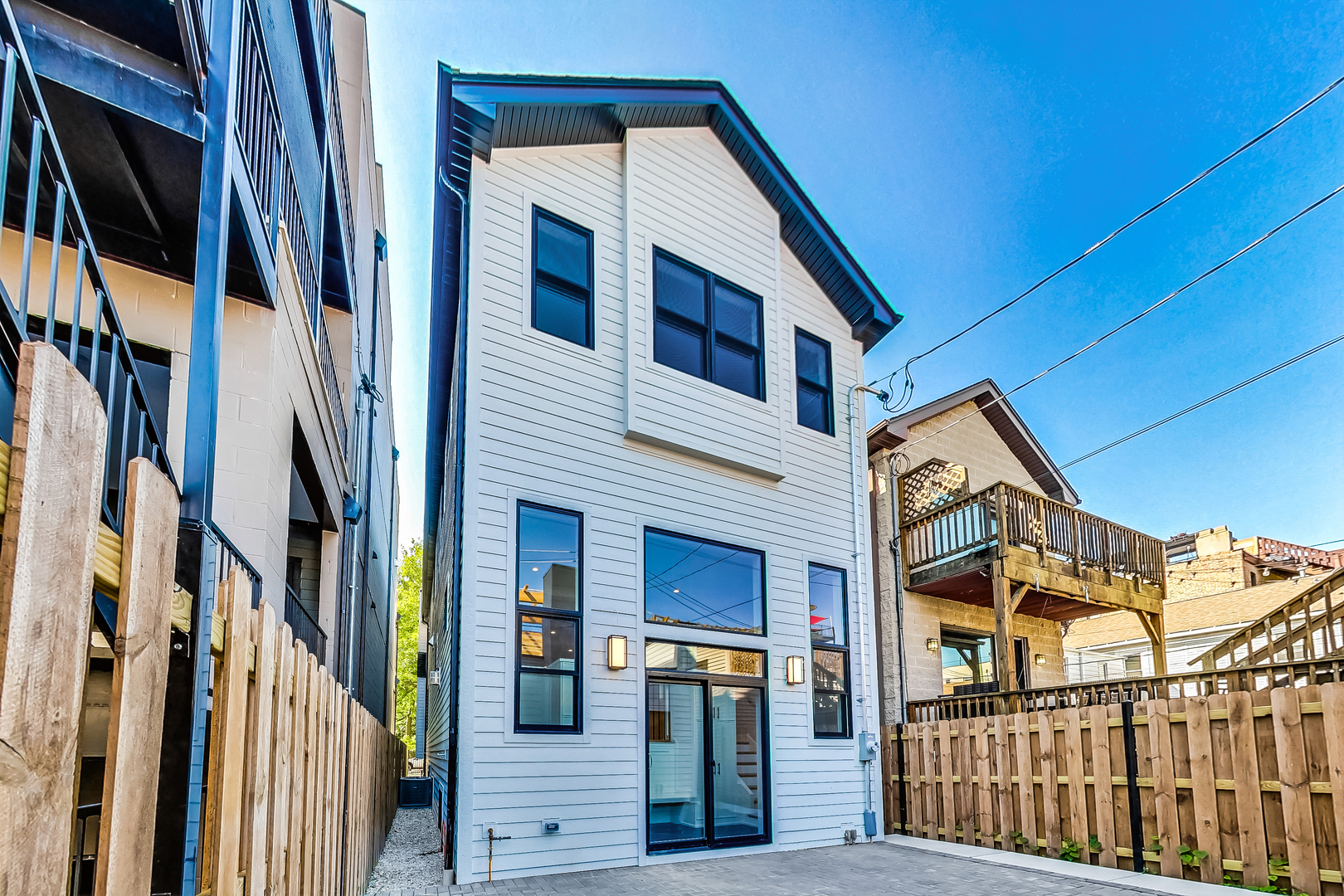 1738 W SUPERIOR Street