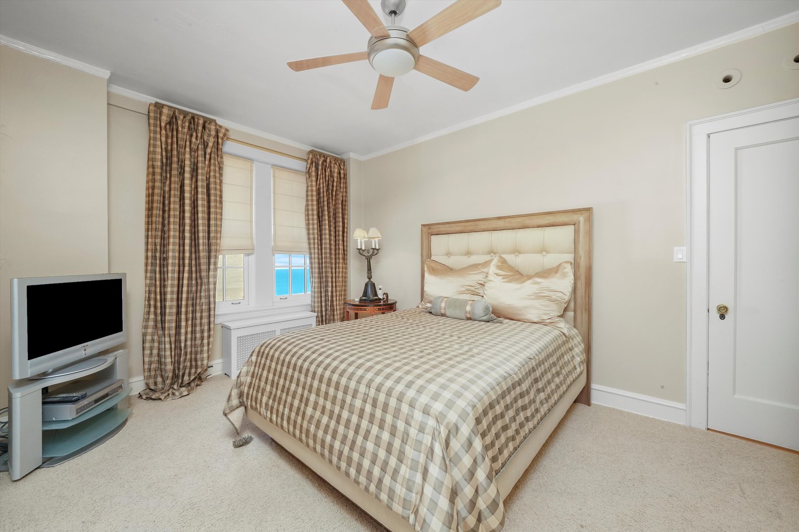 1120 N Lake Shore Drive Unit: 16C