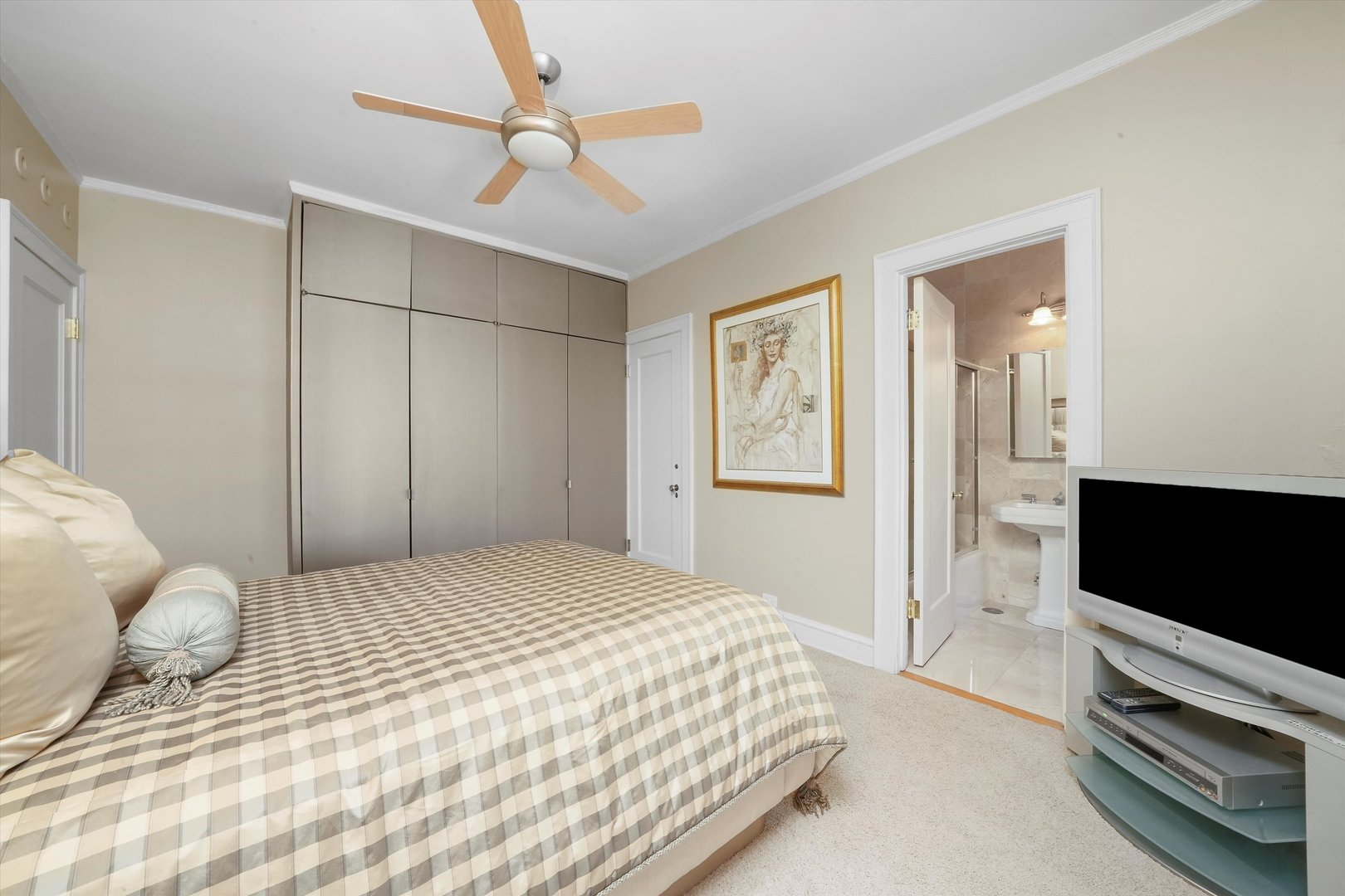 1120 N Lake Shore Drive Unit: 16C