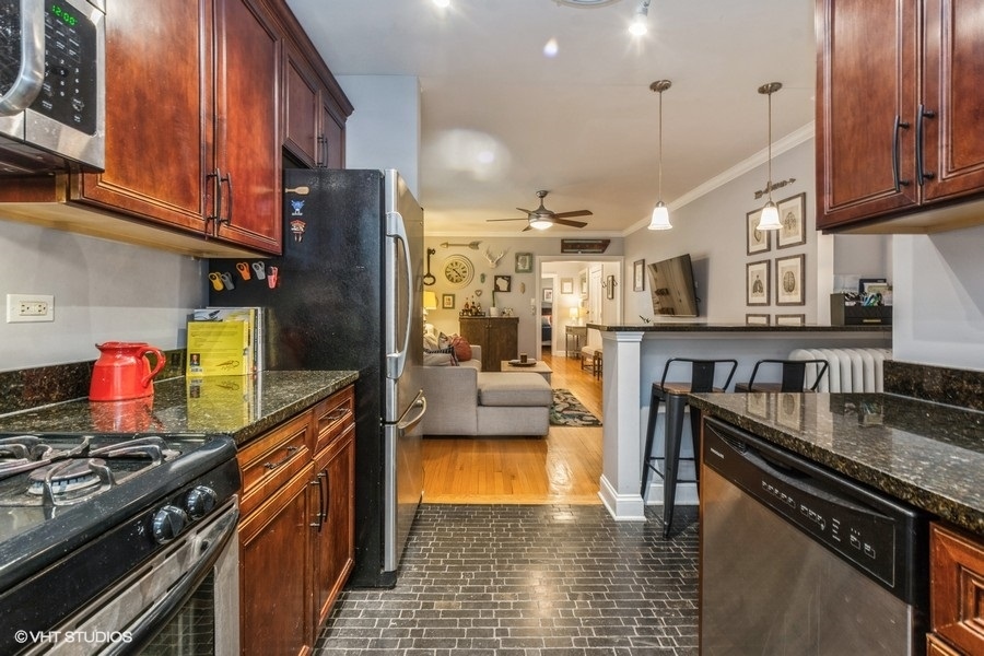 1907 W WINONA Avenue Unit: 1