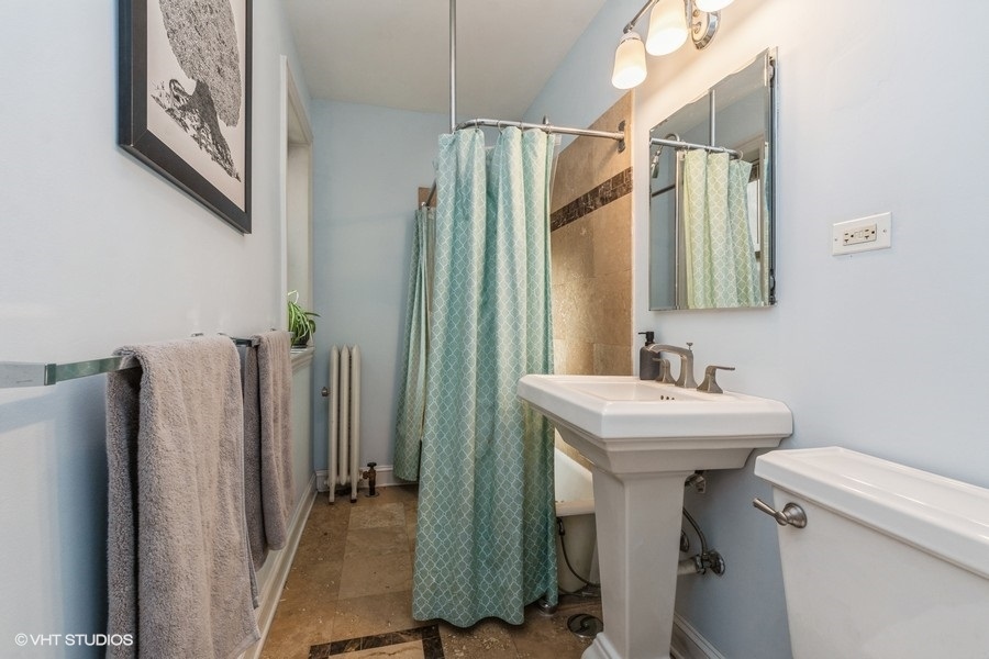 1907 W WINONA Avenue Unit: 1