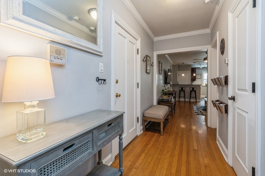 1907 W WINONA Avenue Unit: 1