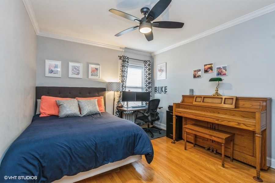 1907 W WINONA Avenue Unit: 1