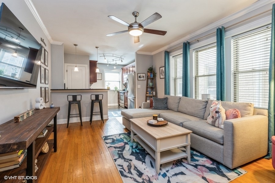 1907 W WINONA Avenue Unit: 1