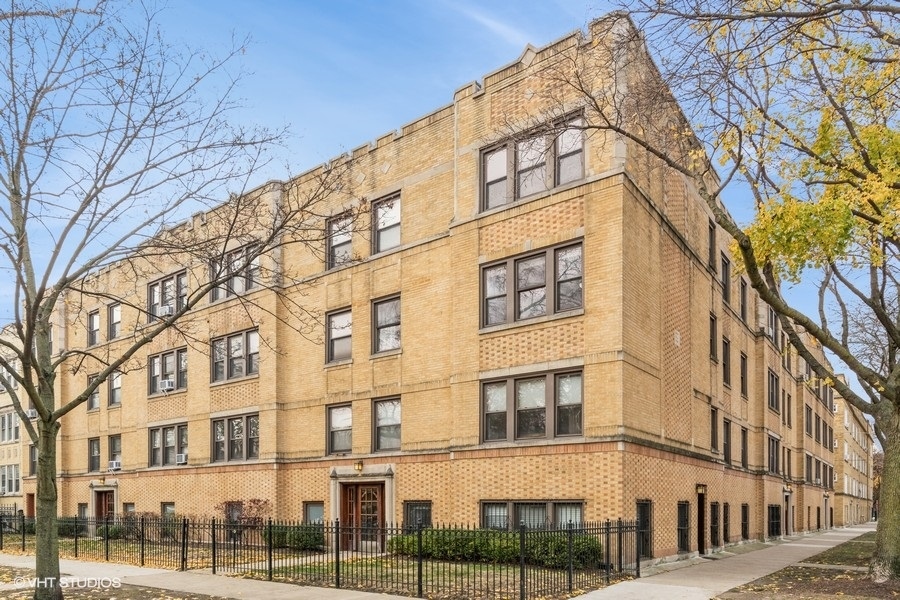 1907 W WINONA Avenue Unit: 1