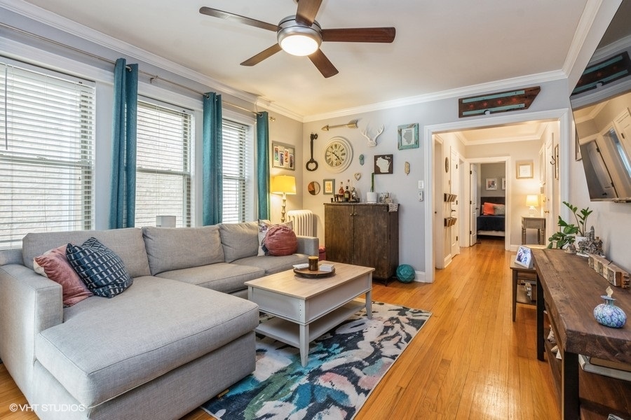 1907 W WINONA Avenue Unit: 1