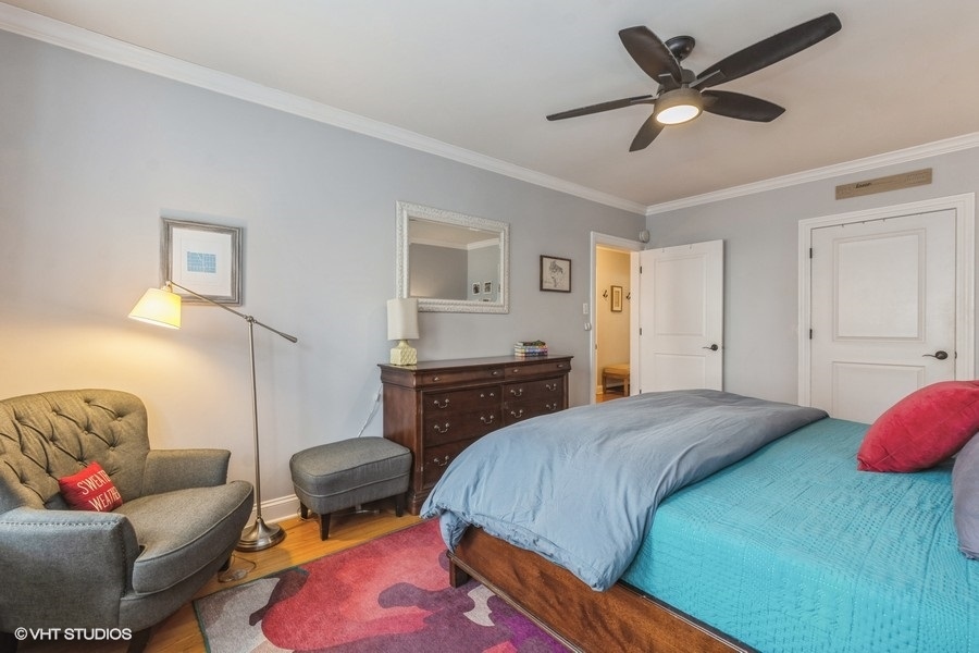 1907 W WINONA Avenue Unit: 1