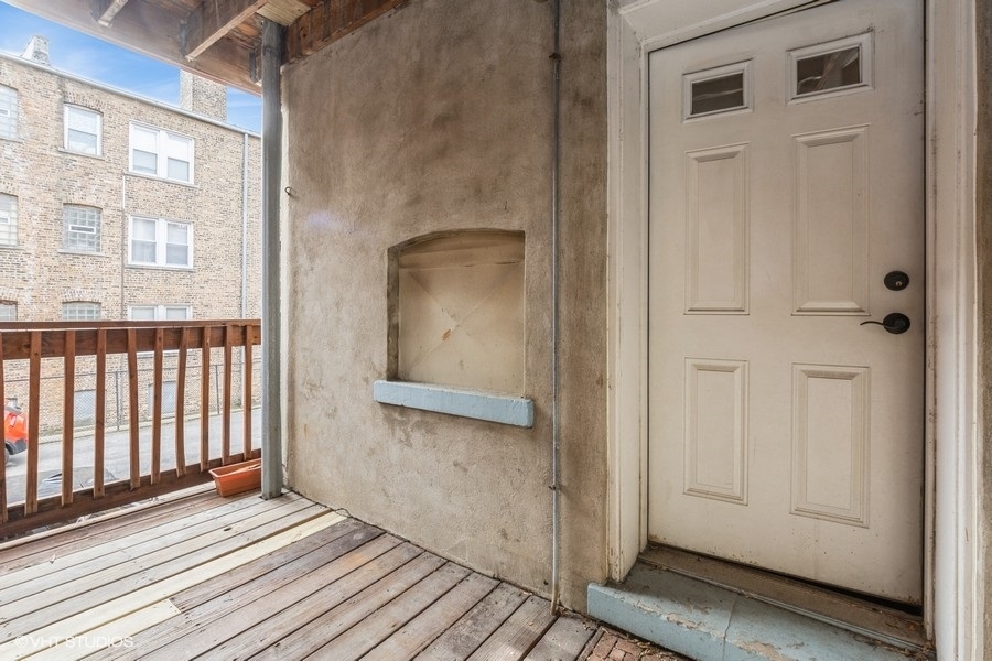 1907 W WINONA Avenue Unit: 1