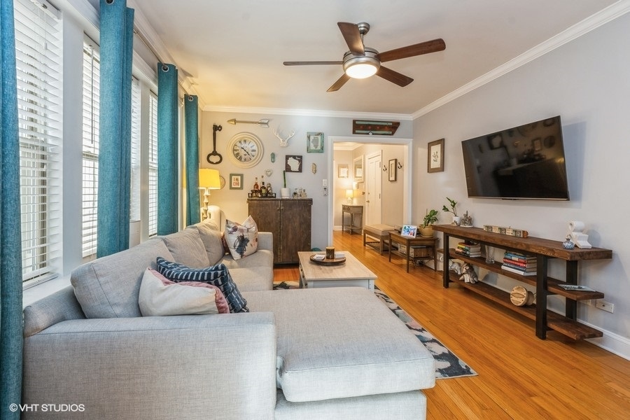 1907 W WINONA Avenue Unit: 1