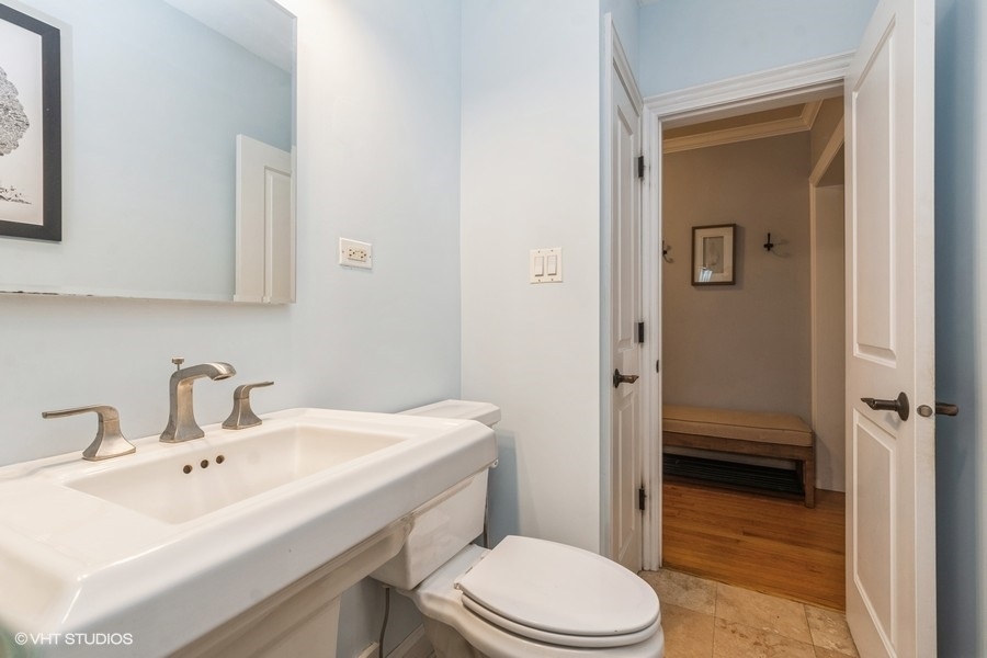 1907 W WINONA Avenue Unit: 1