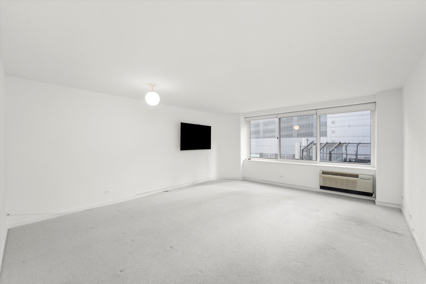 211 E Ohio Street Unit: 720