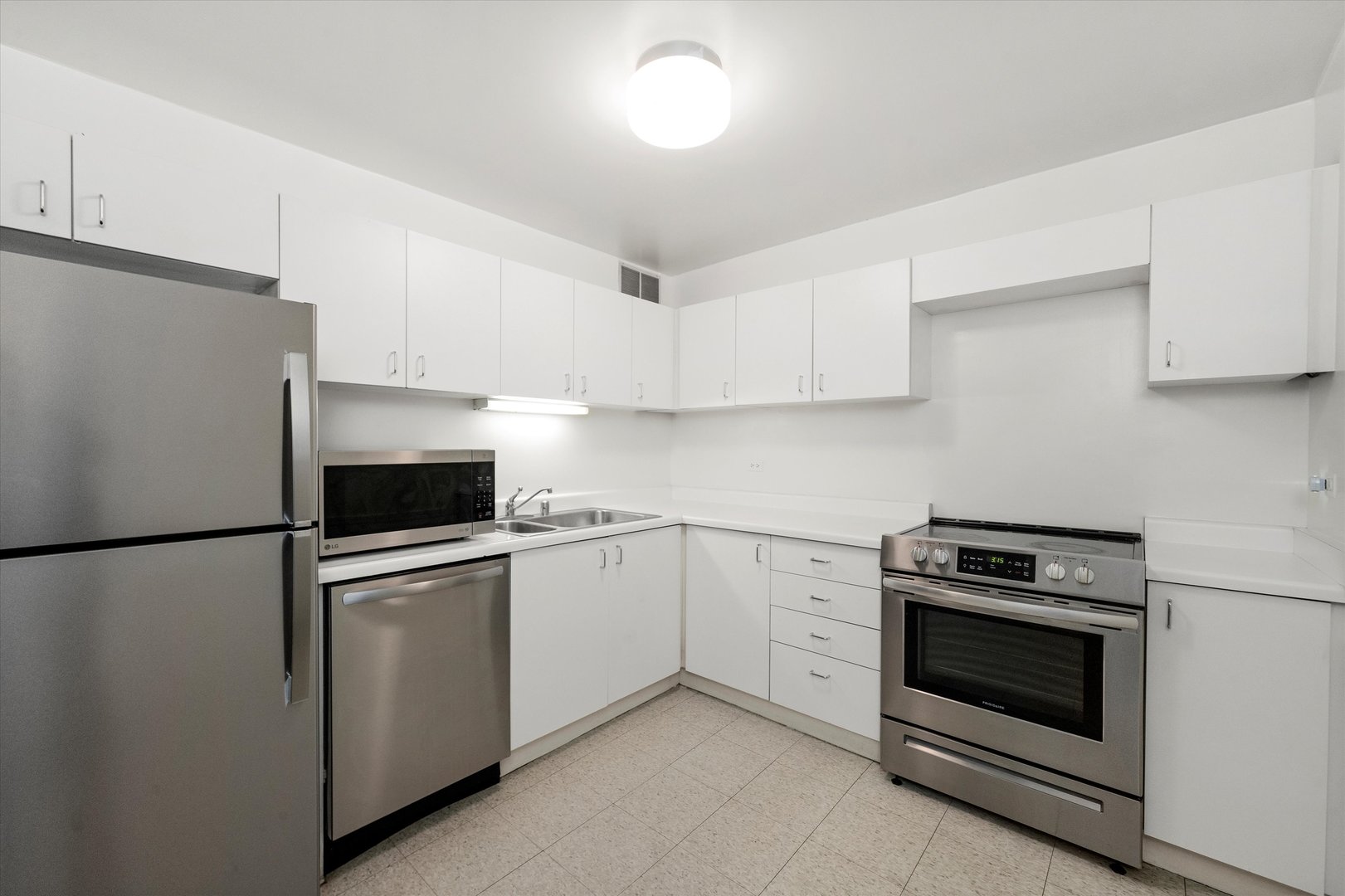 211 E Ohio Street Unit: 720