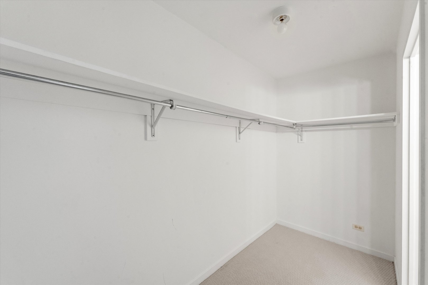 211 E Ohio Street Unit: 720